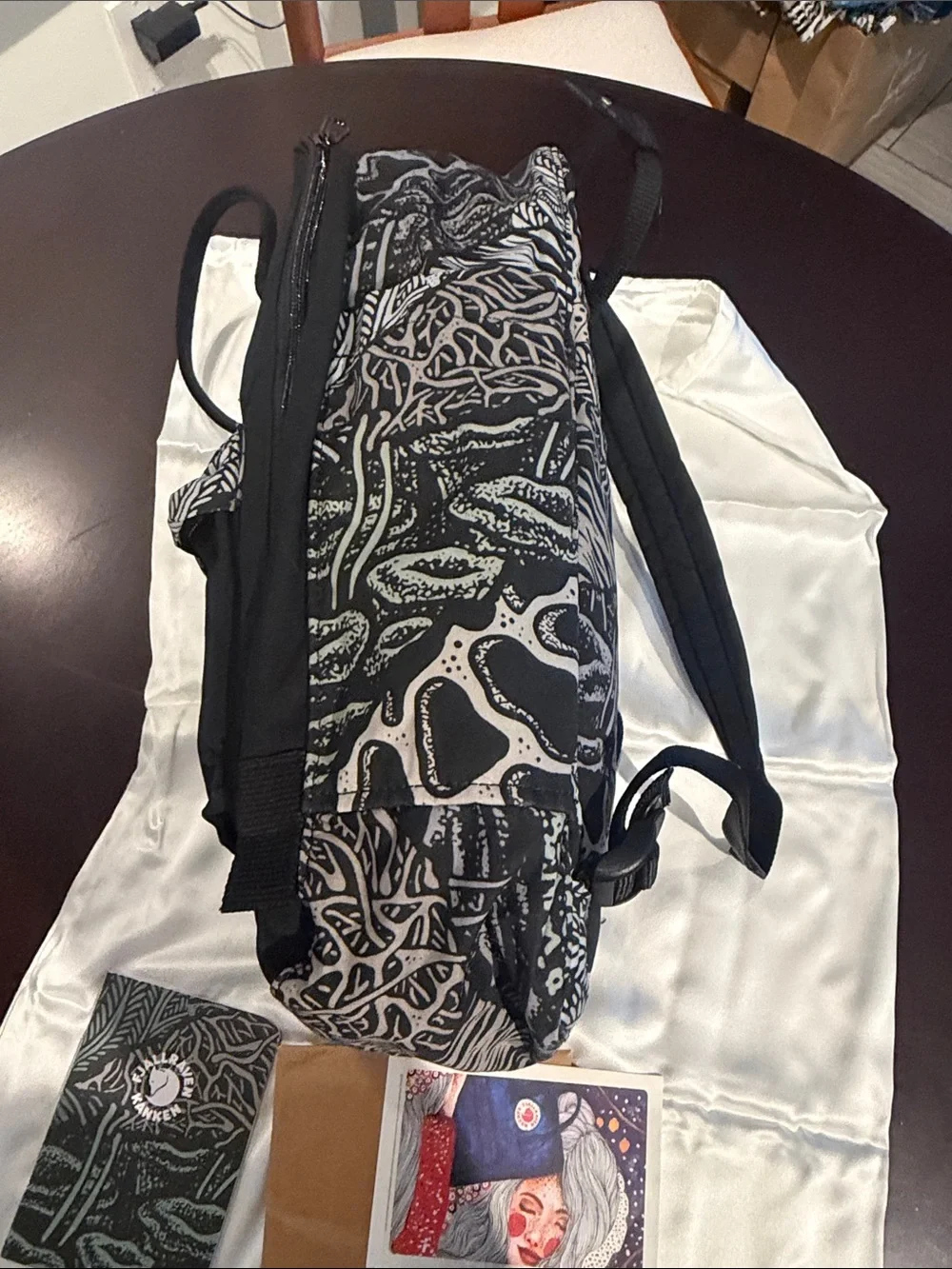 Kånken-style Black Patterned Men's Backpack with Matching Pouch